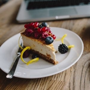 cheesecake and berries
