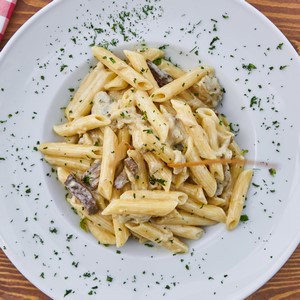 alfredo pasta with beef